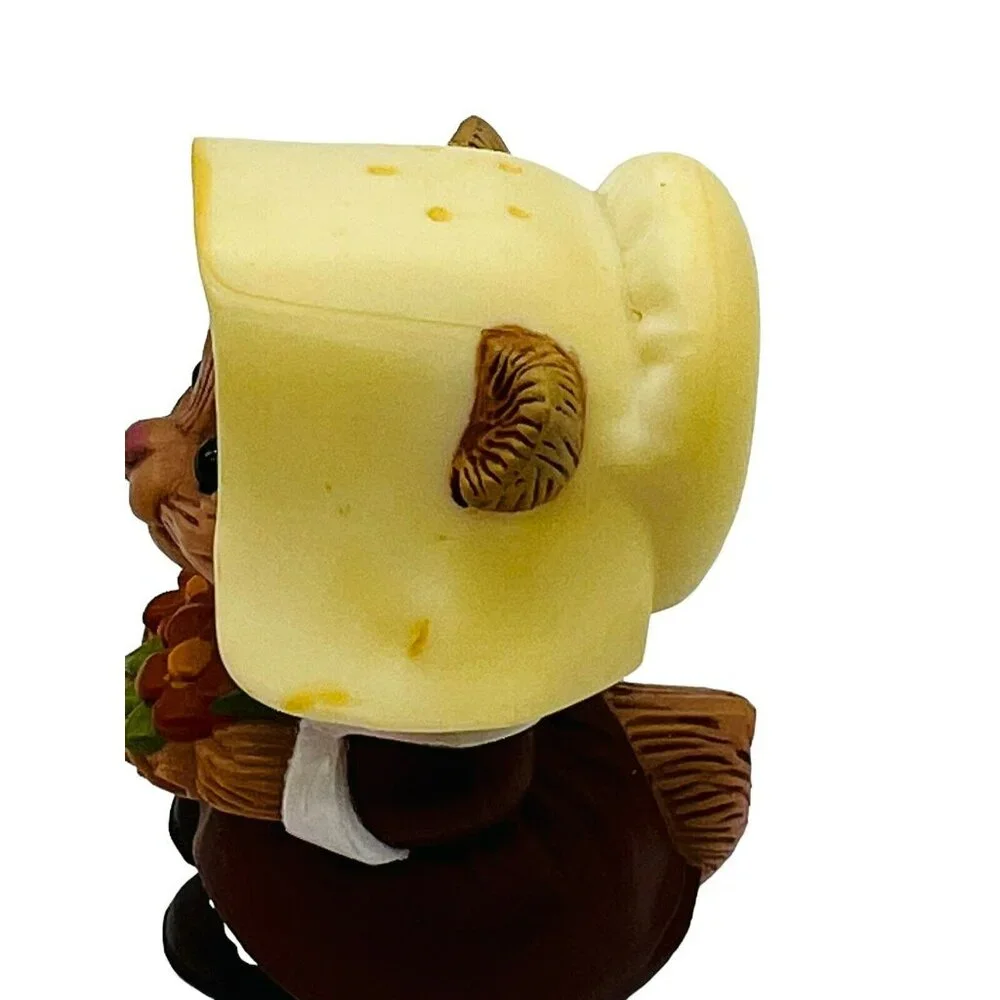 Hallmark Thanksgiving Pilgrim Squirrel Chipmunk Salt Pepper Shakers 1990s VTG - Picture 8 of 8